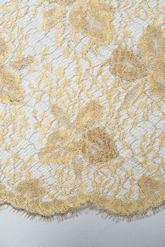 Chantilly lace yellow-gold