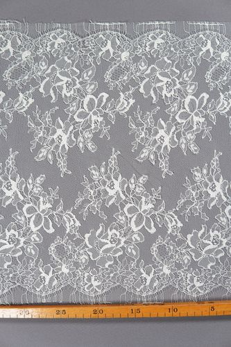Chantilly lace white