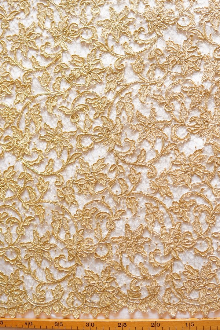 Guipure lace gold