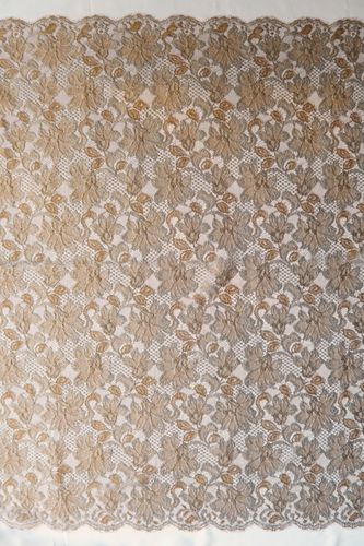 Chantilly lace silver-bronze